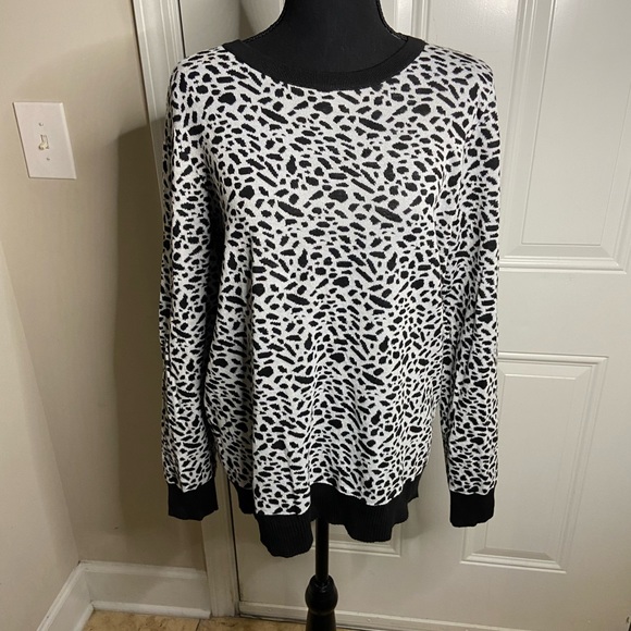 POL Sweaters - Woman’s X-Large POL animal print black and white sweater